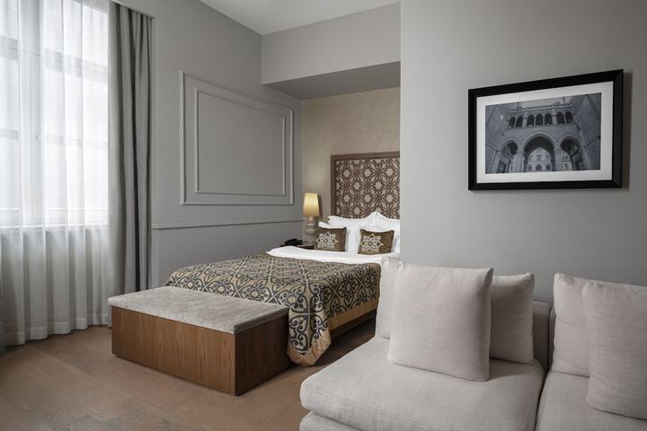 Room 44 of 79