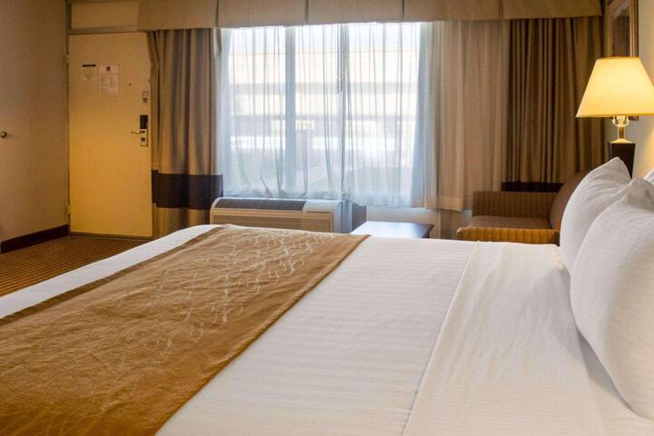 1 King Bed (5 of 6)