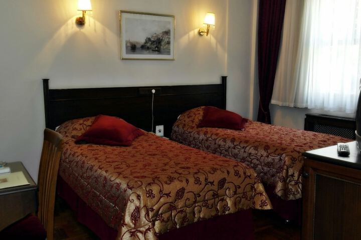 Room 13 of 87