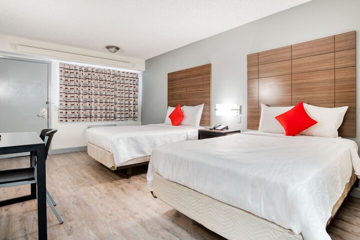 Basic 2 Double Beds (3 of 7)