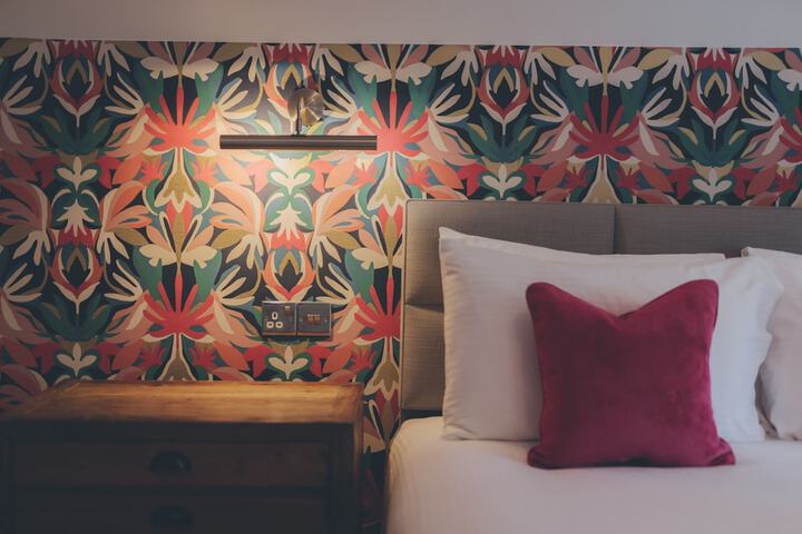 Room 27 of 104