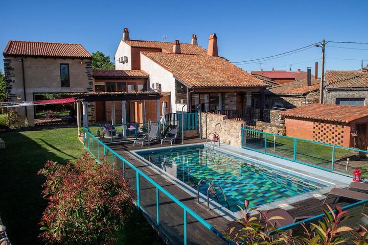 Pool 35 of 68