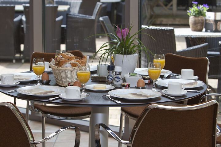 Breakfast/Coffee Service 16 of 26