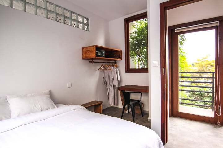 Room 3 of 83