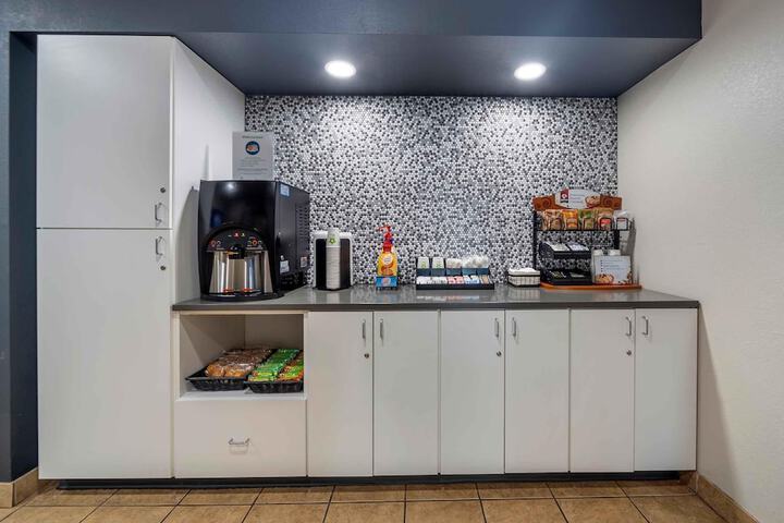 Breakfast/Coffee Service 31 of 40