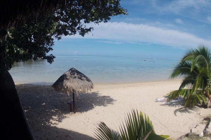 Exterior of MOOREA FARE MITI
