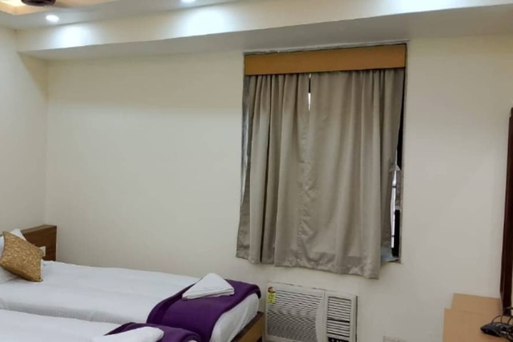 Room 16 of 36