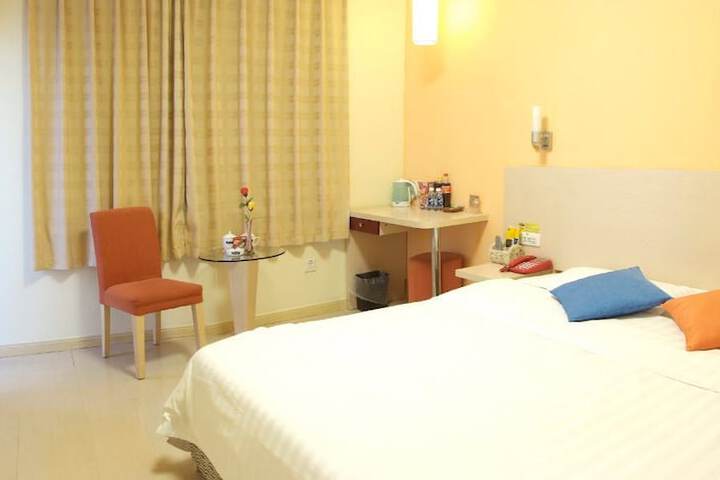 Room 3 of 8