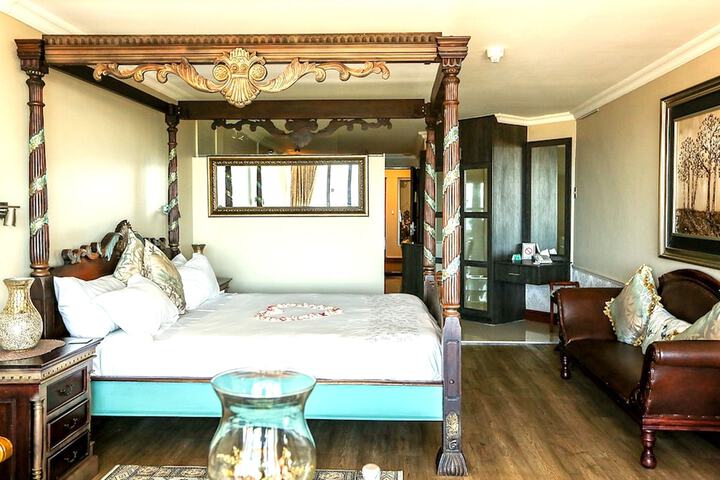 Room 51 of 148