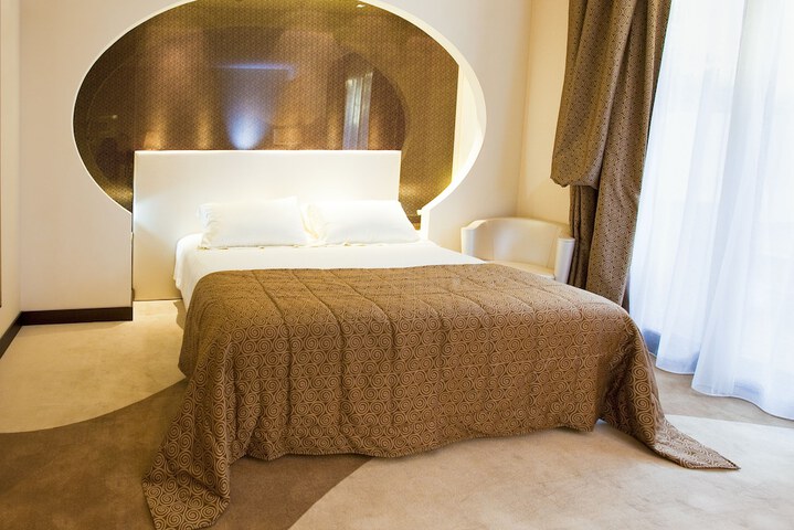 Room 8 of 61