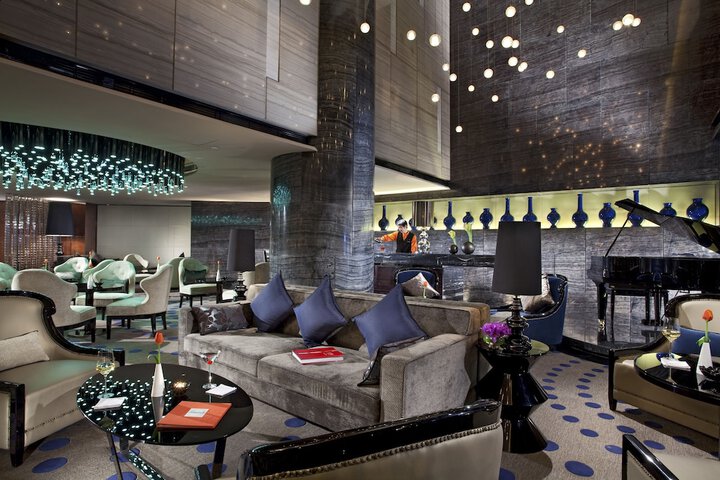 Lounge 29 of 33