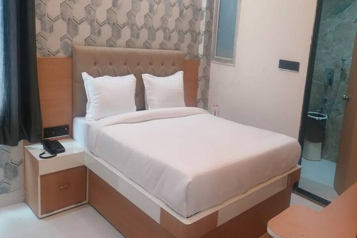Room 12 of 42