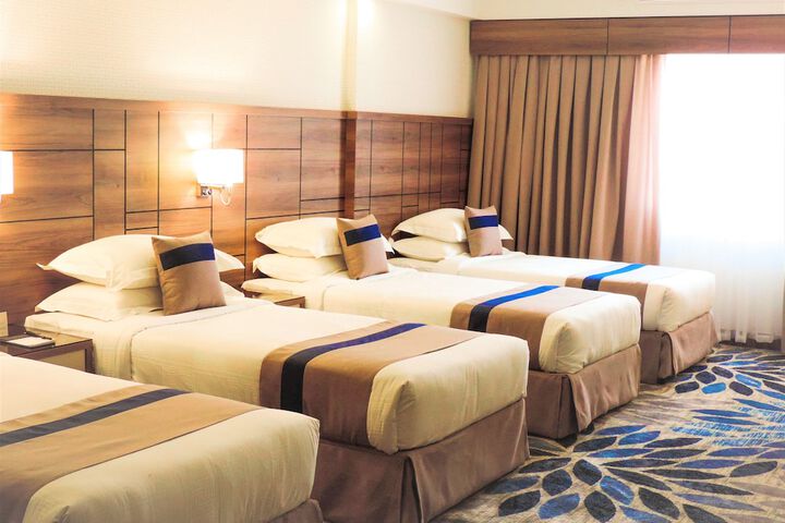 Room 35 of 73