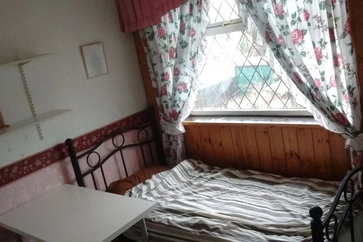 Room 5 of 8