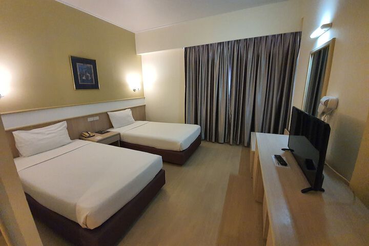 Room 54 of 100