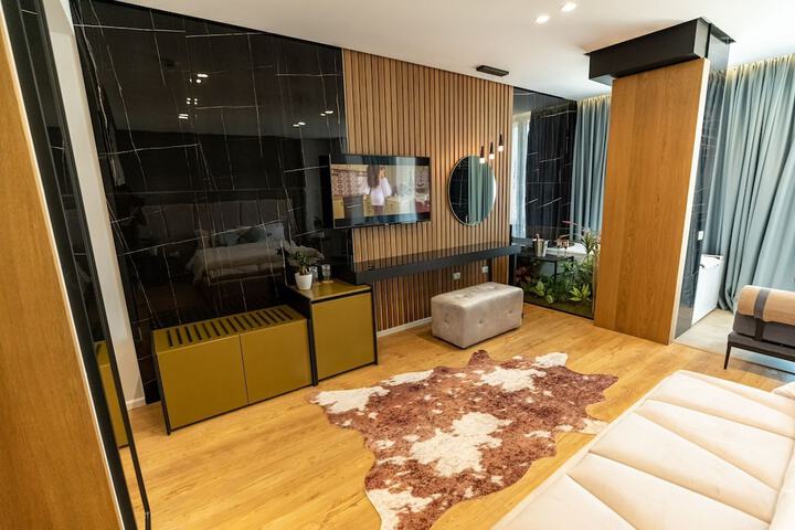 Room 16 of 107