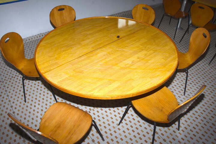 Room 4 of 34