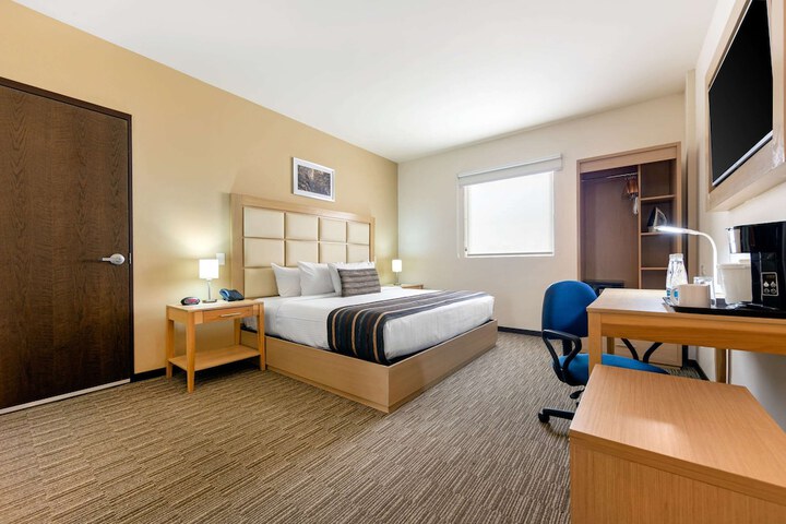 Room 11 of 38