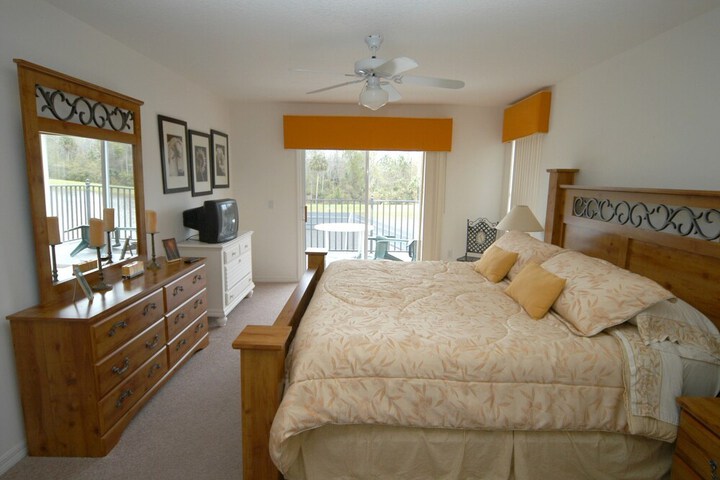 Room 8 of 118