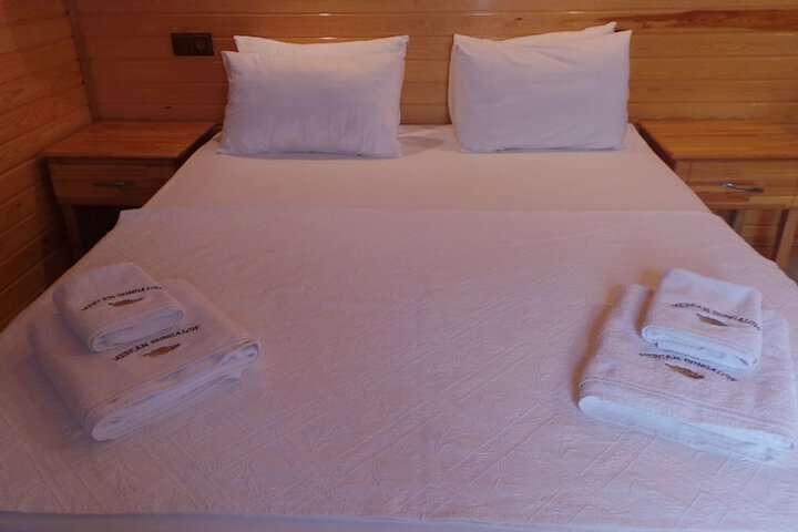 Room 12 of 115