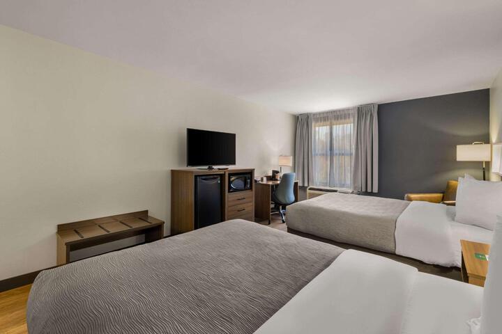 1 King Bed (1 of 16)