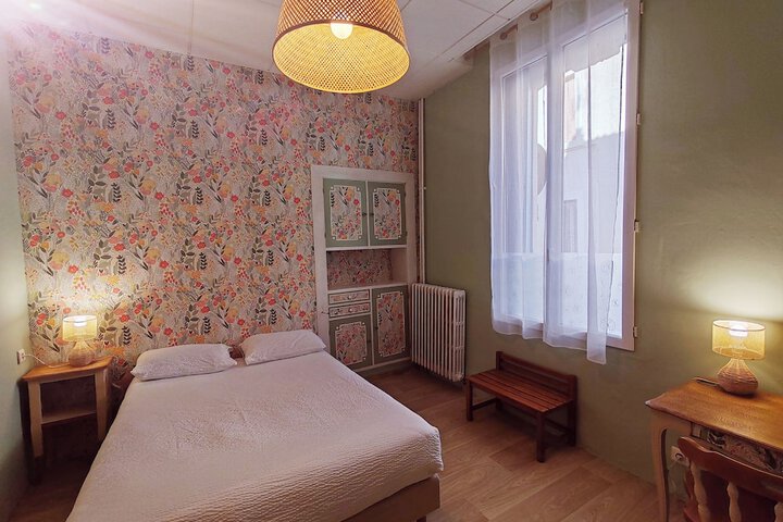 Room 4 of 98