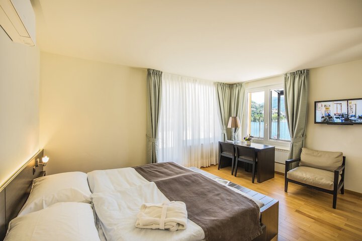 Room 8 of 55