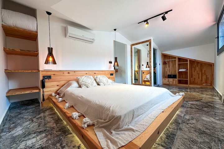Room 12 of 42