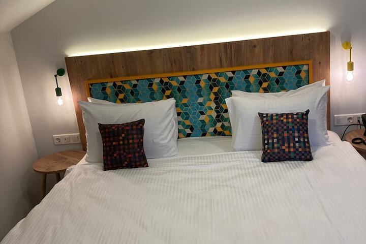 Room 8 of 67