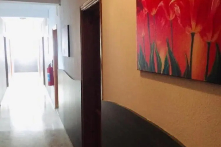 Room 8 of 18