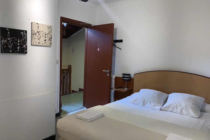 Room 17 of 38