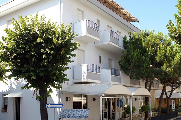 Hotel Lora