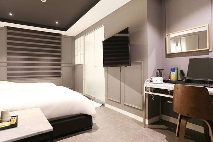 Room 19 of 46
