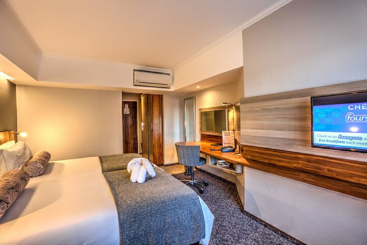 Room 6 of 37
