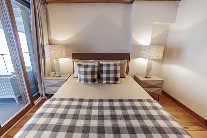 Room 5 of 79