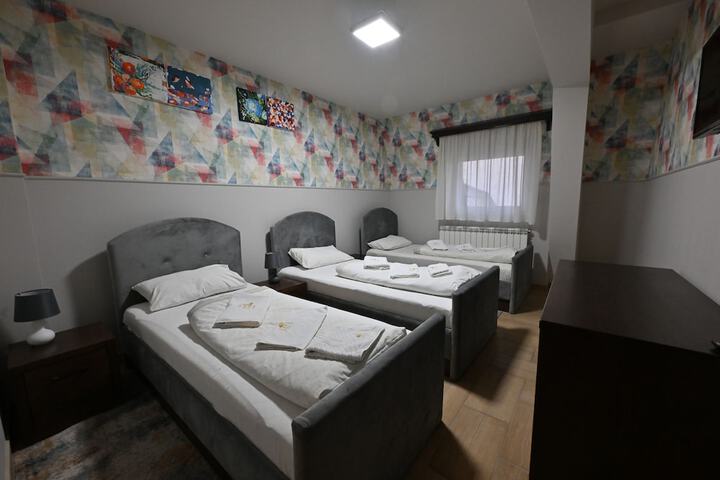 Room 25 of 42