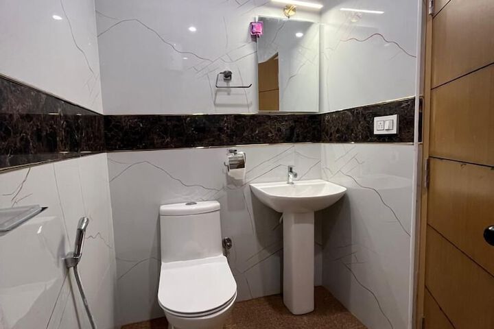 Room 12 of 15