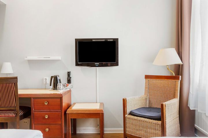 Room 16 of 30