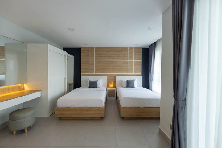 Room 7 of 63