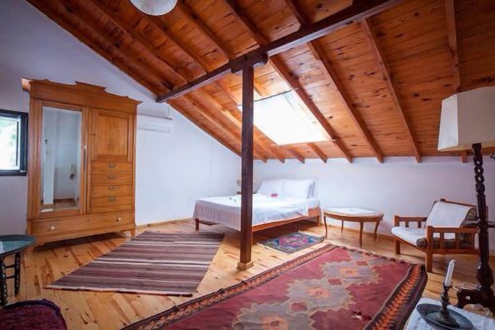 Room 14 of 69