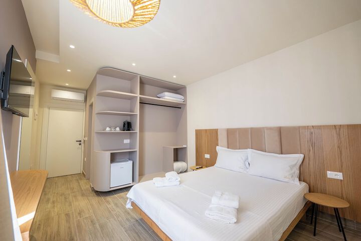 Room 12 of 175