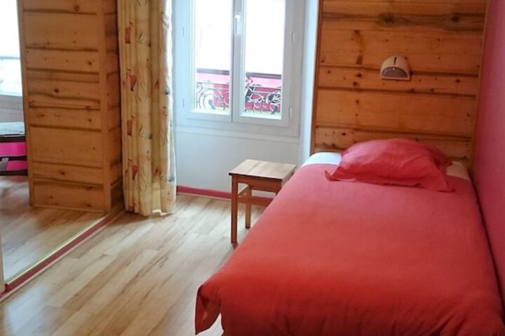 Room 6 of 28