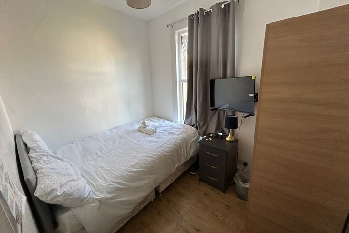 Room 15 of 27