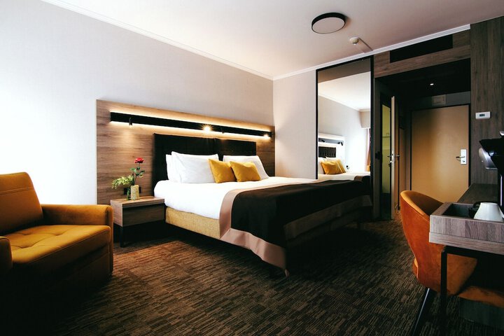 Room 32 of 165