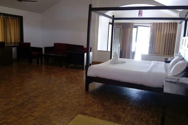 Room 6 of 33