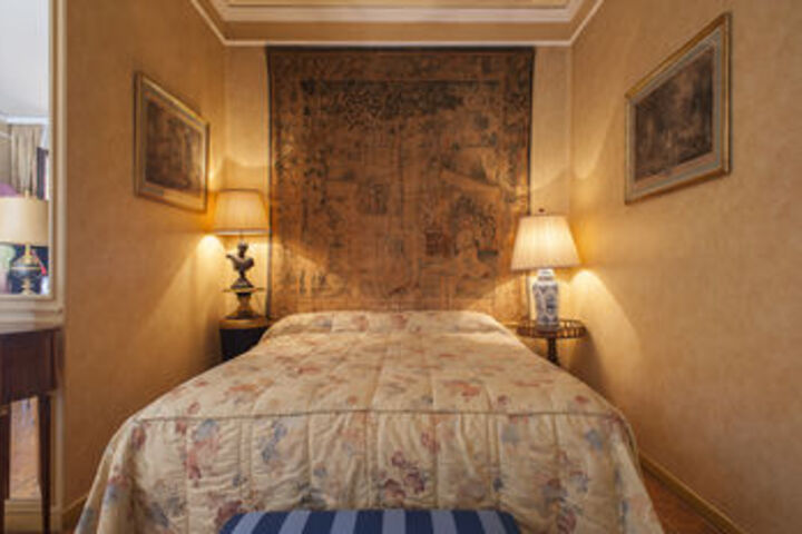 Room 7 of 28