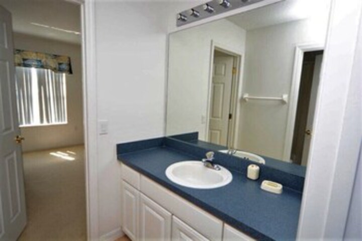 Room 28 of 183
