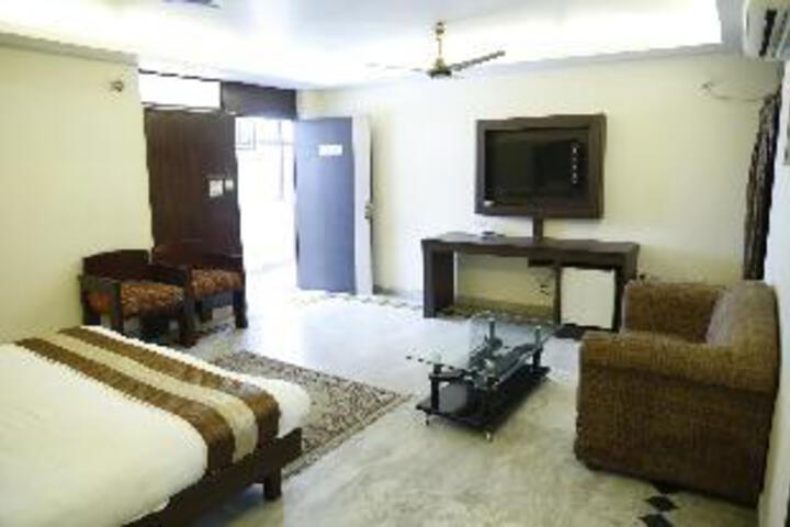 Room 6 of 6