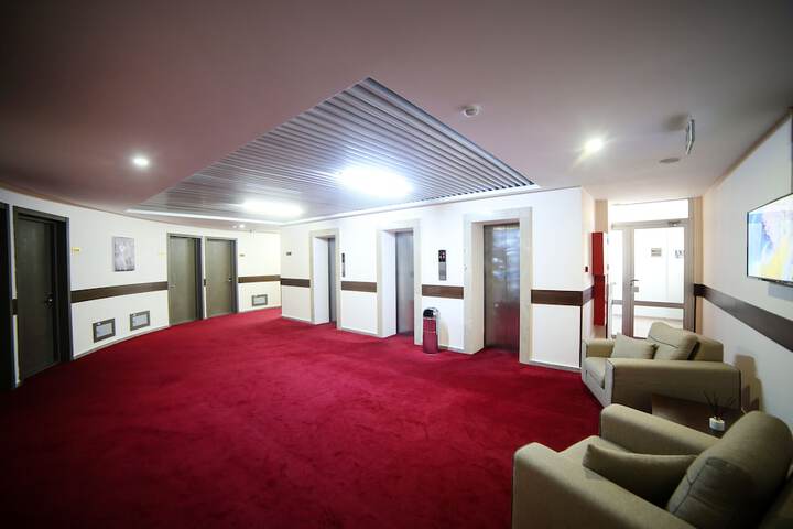 Ballroom/Hall 91 of 104