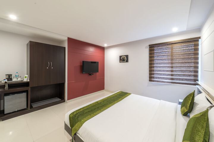 Room 17 of 33